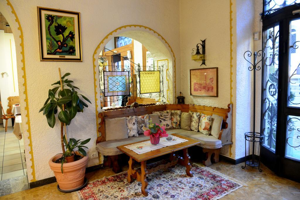 Albergo Altavilla Tirano Exterior photo